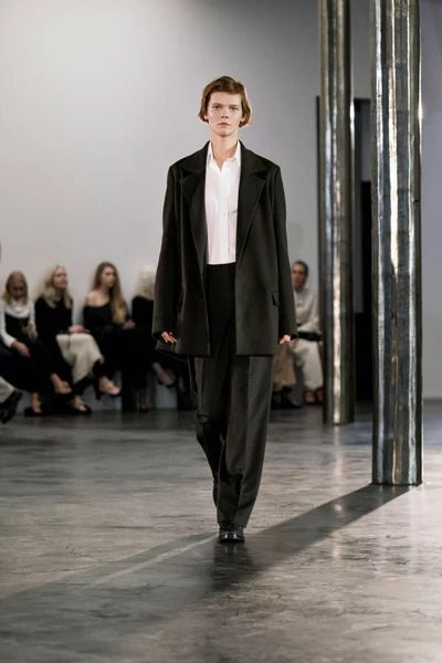 Look 7